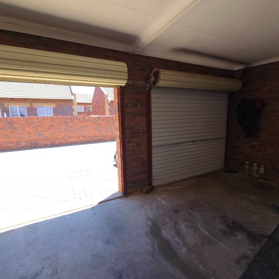 2 Bedroom Property for Sale in Kiepersol Free State